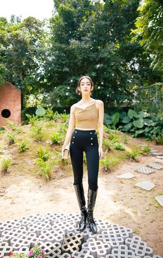 Quần legging đính khuy