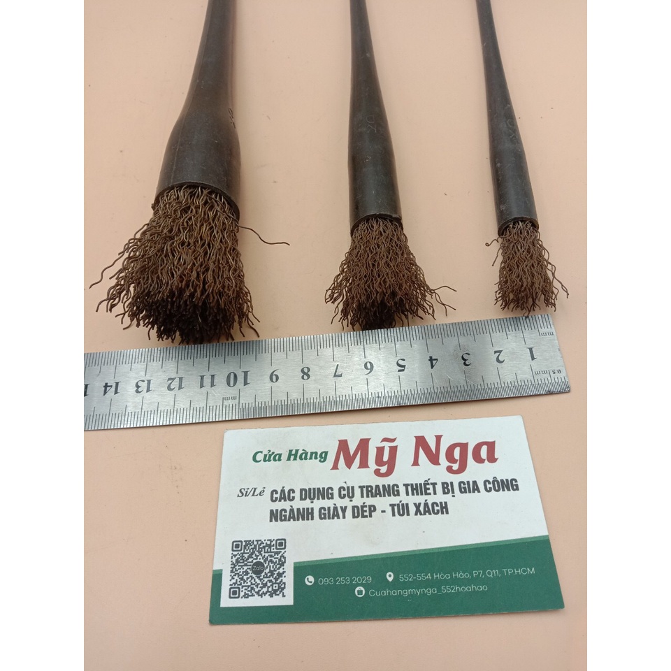 Cọ cước sắt cây tròn cán nhựa đen