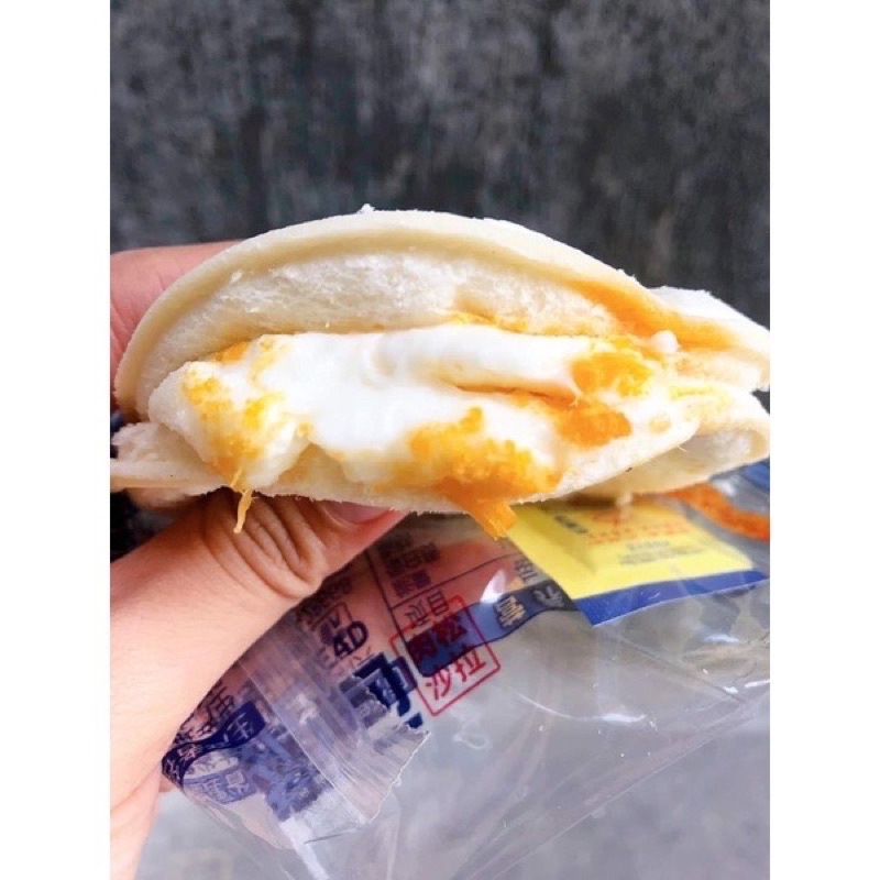 1 Cái bánh Hamburger sốt salat chà bông dùng thử