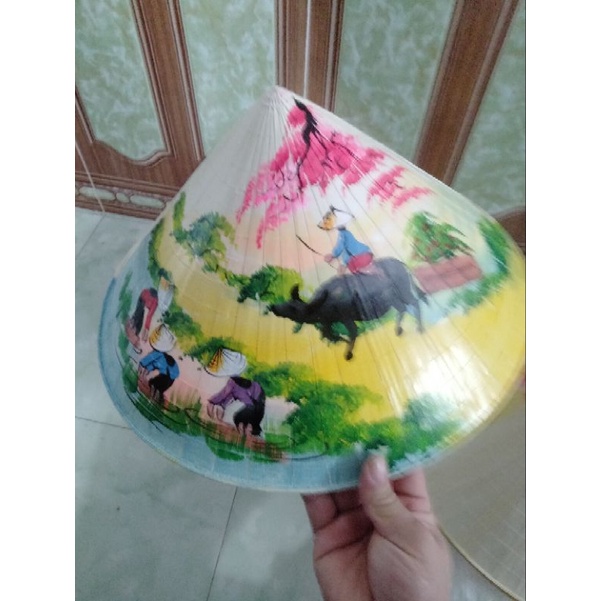 Sỉ nón lá vẽ tranh