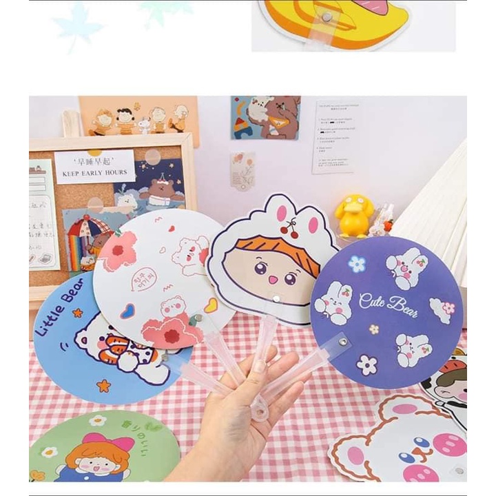 Quạt nhựa cầm tay hoạt hình