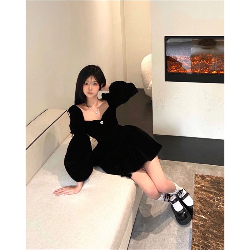 Váy nhung tay phồng màu đen dành cho phụ nữ 2022