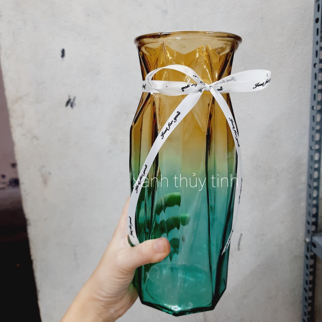 Lọ hoa thủy tinh đa giác trụ cao 25cm với 2 màu kết hợp kiểu mới