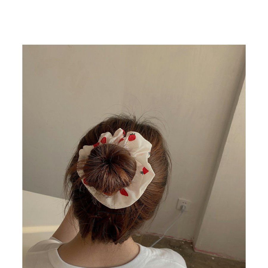Dây buộc tóc scrunchie quả dâu phong cách thời trang Hàn Quốc