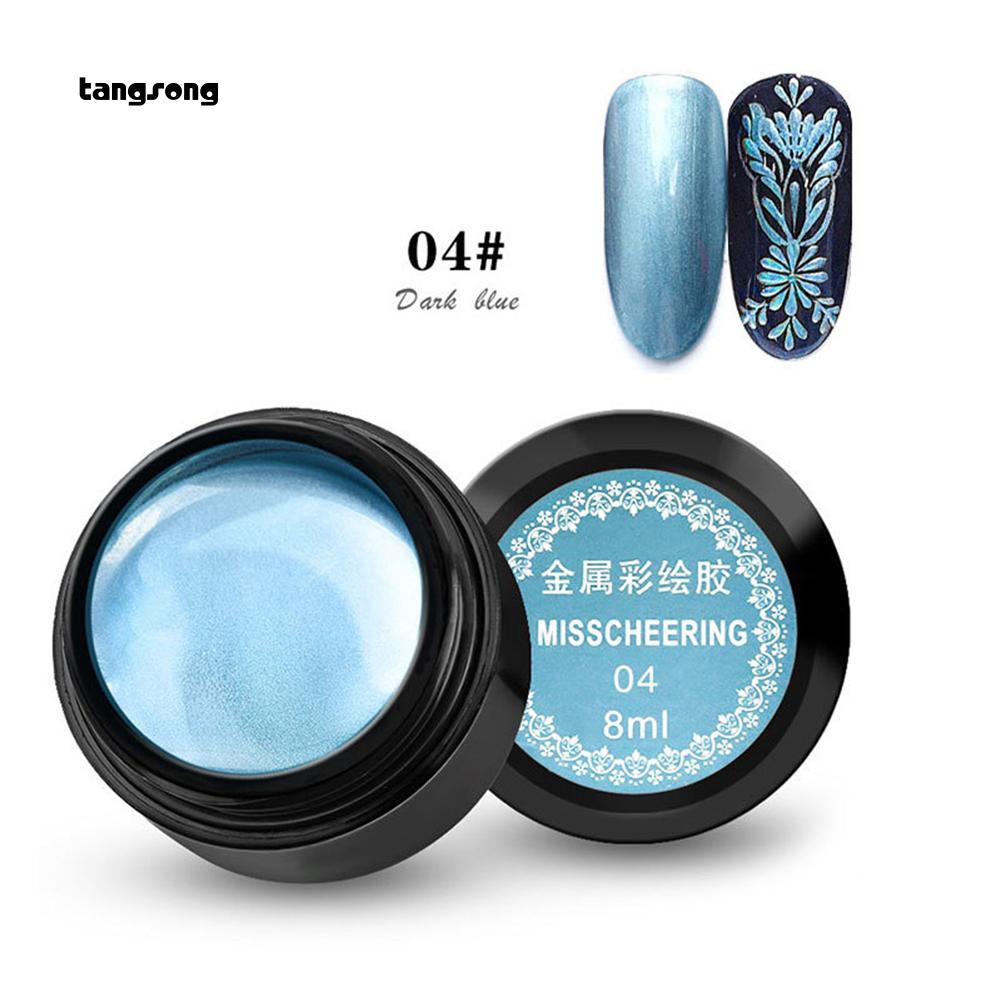 Sơn gel làm móng hong khô dưới ánh đèn LED