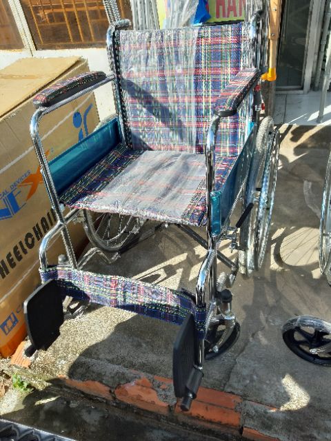 Xe lăn người già nệm vải