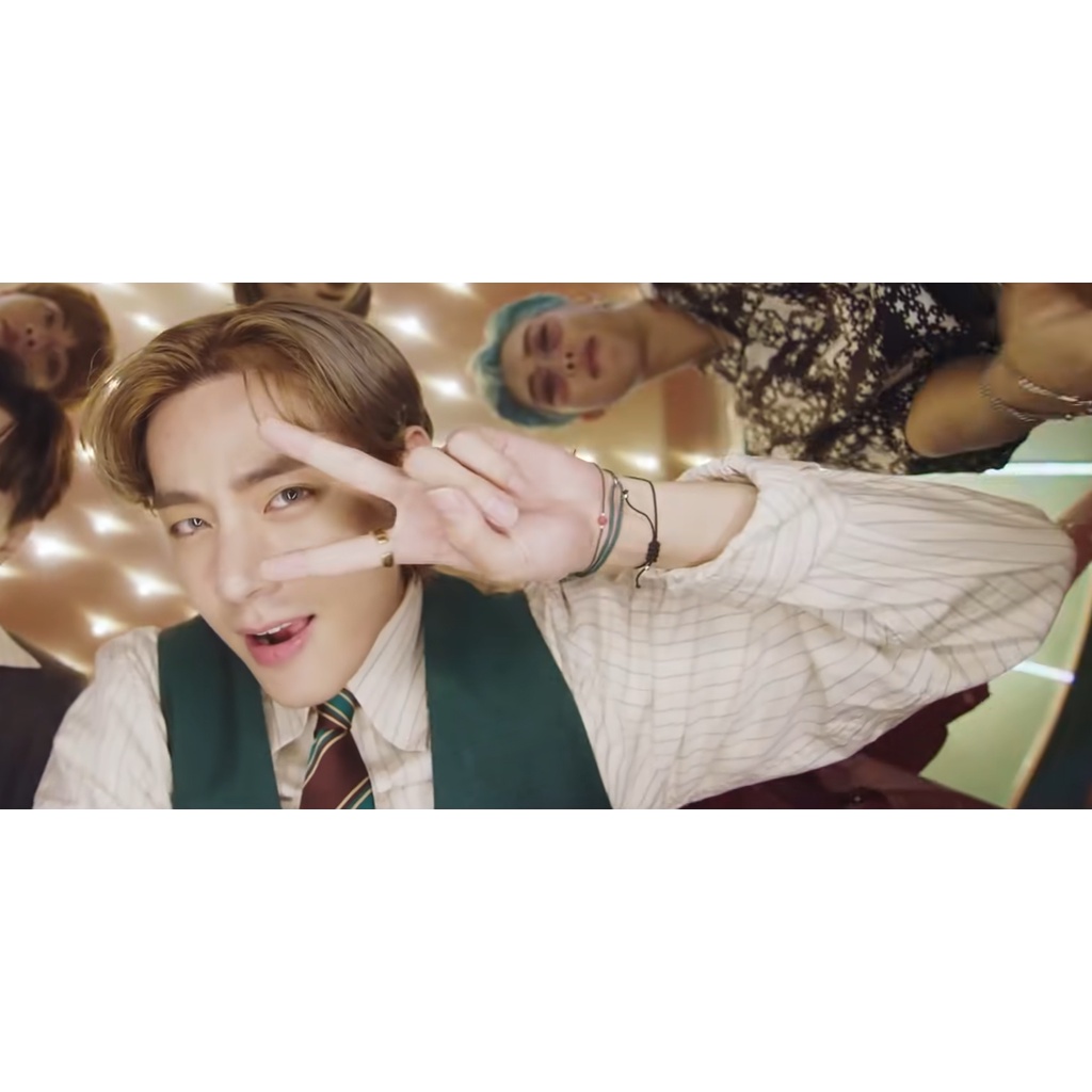 Vòng tay mặt cười handmade Boxy Smile Cheap moment with Taehyung trong MV Dynamite | Taehyung bracelets