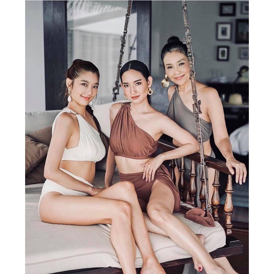 Bikini lệch vai phối khoen nữ hoàng (kèm hình thật)