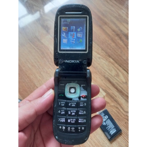 Điện thoại cổ nắp gập Nokia 2660 kèm sạc