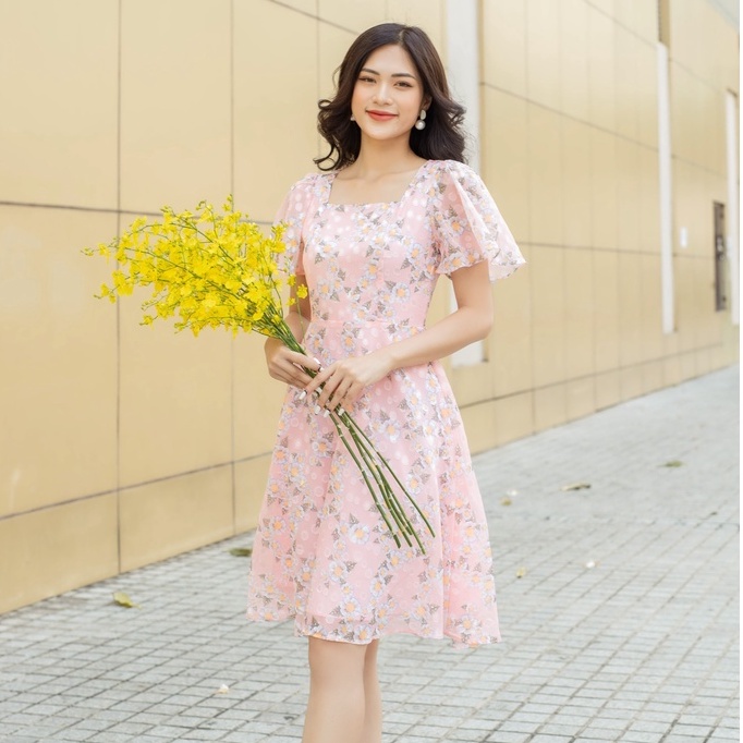 Đầm Hoa Cổ Vuông Hồng Nhẹ Nhàng Tiểu Phong - Đầm Tết - LAHOA