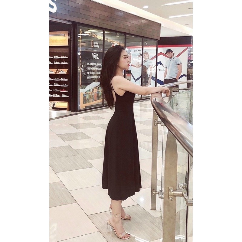 ĐẦM MIDI ĐEN HỞ LƯNG