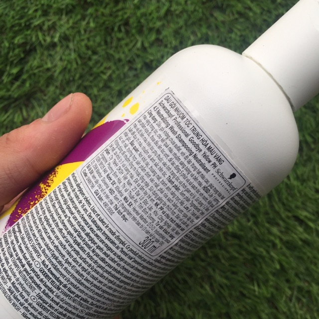 Dầu gội tím Schwarzkopf khử ánh vàng cho tóc trắng bạch kim Goodbye Yellow Shampooing 300ml