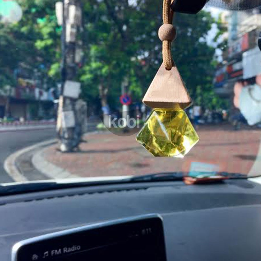 Tinh dầu treo xe phong lữ Kobi giúp khử mùi xe mới hiệu quả - 10ml