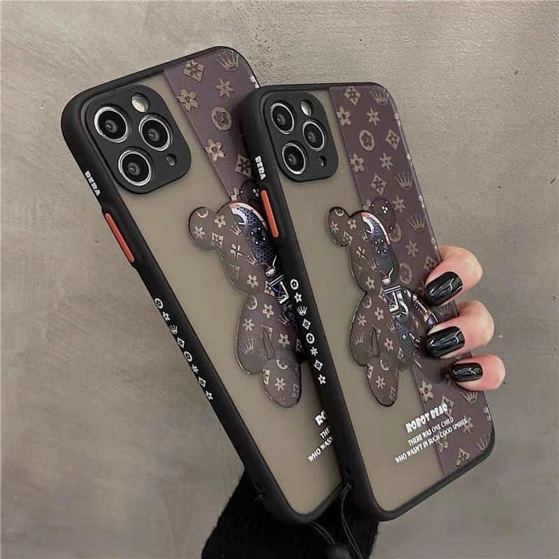 ỐP LƯNG NHÁM HÌNH - BEARBRICK DÒNG xsmax/13mini/13pro/13/13promax