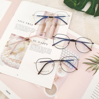 𝗚𝗼̣𝗻𝗴 𝗸𝗶́𝗻𝗵 𝘃𝗶𝗻𝘁𝗮𝗴𝗲 𝗴𝗼́𝗰 𝗰𝗮̣𝗻𝗵 nam nữ đều đeo được ( 𝙏𝘼̣̆𝙉𝙂 𝙆𝙀̀𝙈 tròng cận chống xước)