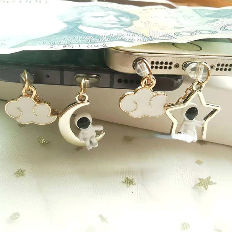 Phích Cắm Sạc Chống Bụi Gắn Điện Thoại Hình Phi Hành Gia Mặt Trăng Đám Mây Ba Chiều Cho Nam Nữ