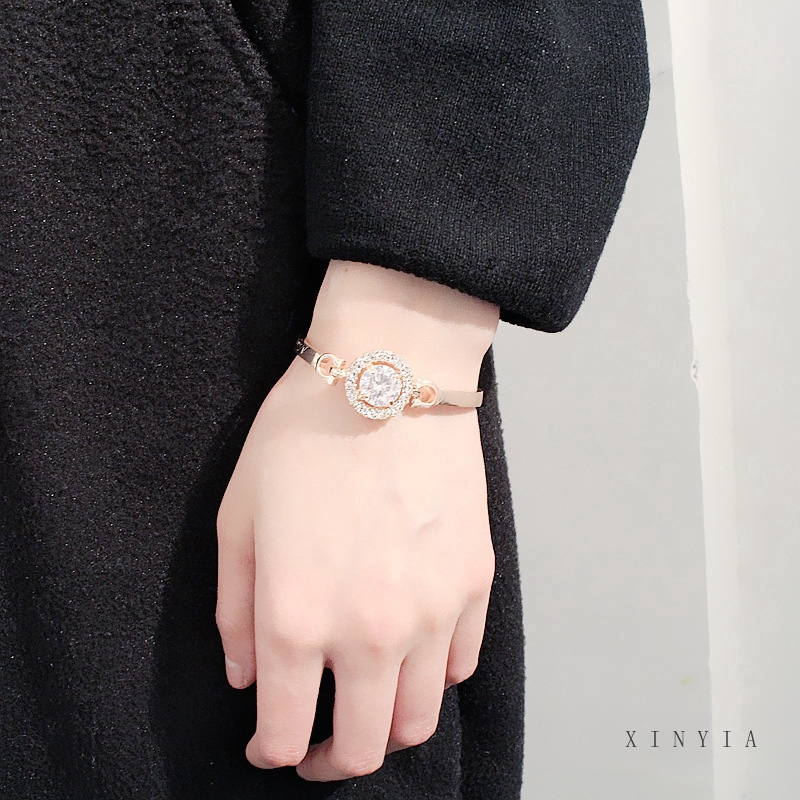 Vòng đeo tay đính đá lấp lánh đẹp mắt