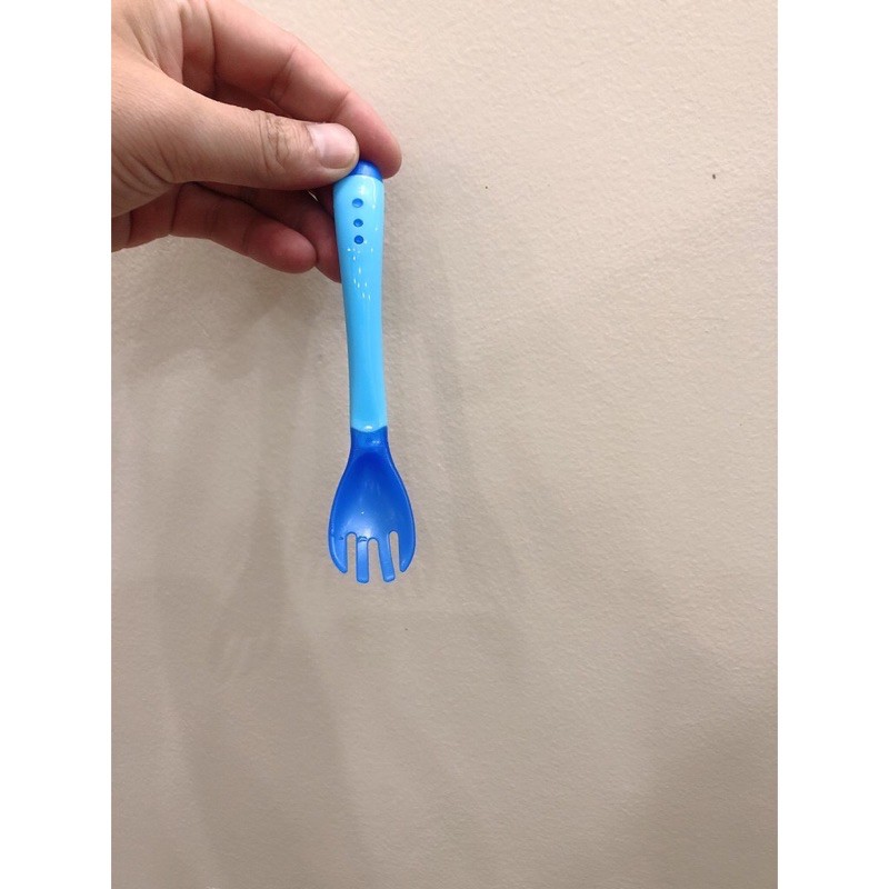 Dĩa nhựa báo nóng an toàn cho bé