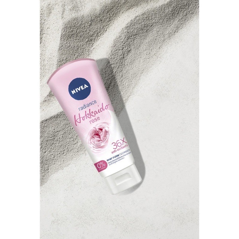 Sữa Rửa Mặt Nivea Chiết Xuất Hoa Hồng Làm Sáng Da Radiance Hokkaido Rose Whip Foam Cleanser 100g