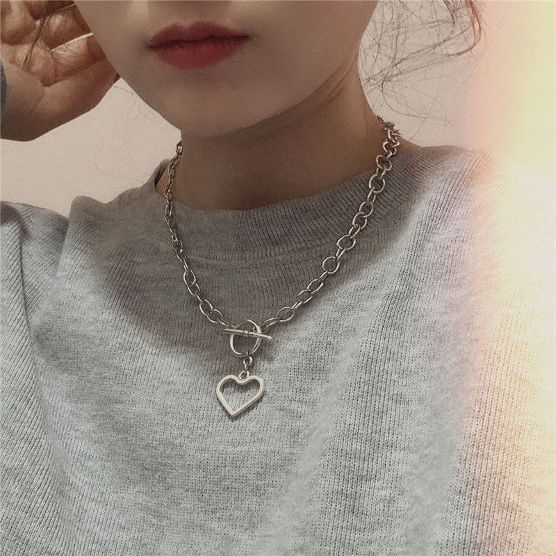 Mặc gì đẹp: Vòng cổ kim loại mặt dây hình trái tim phong cách Hàn Quốc thời trang cá tính