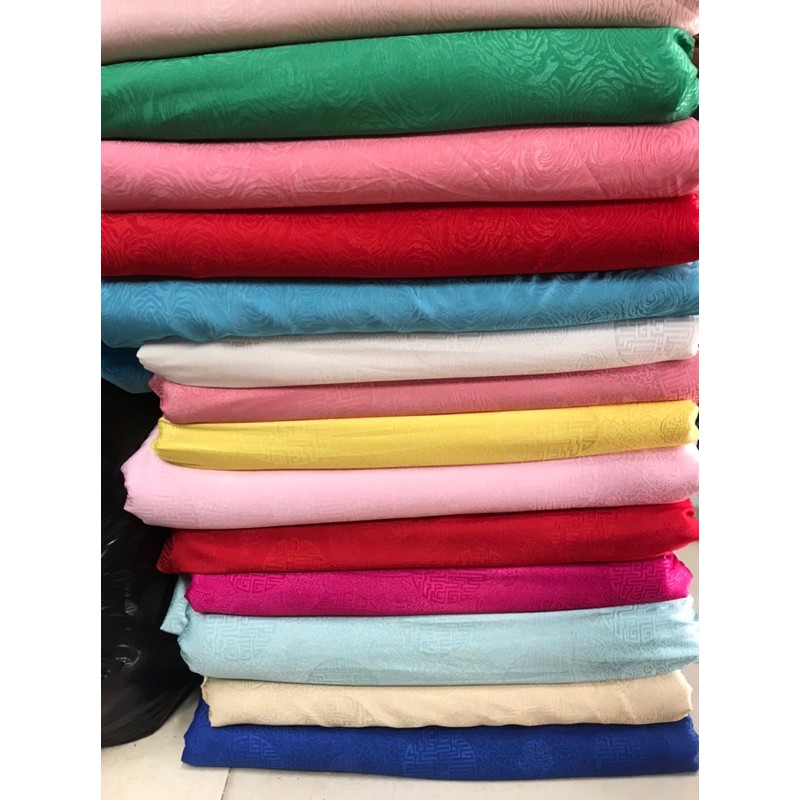 Áo ngũ thân gấm dệt chìm