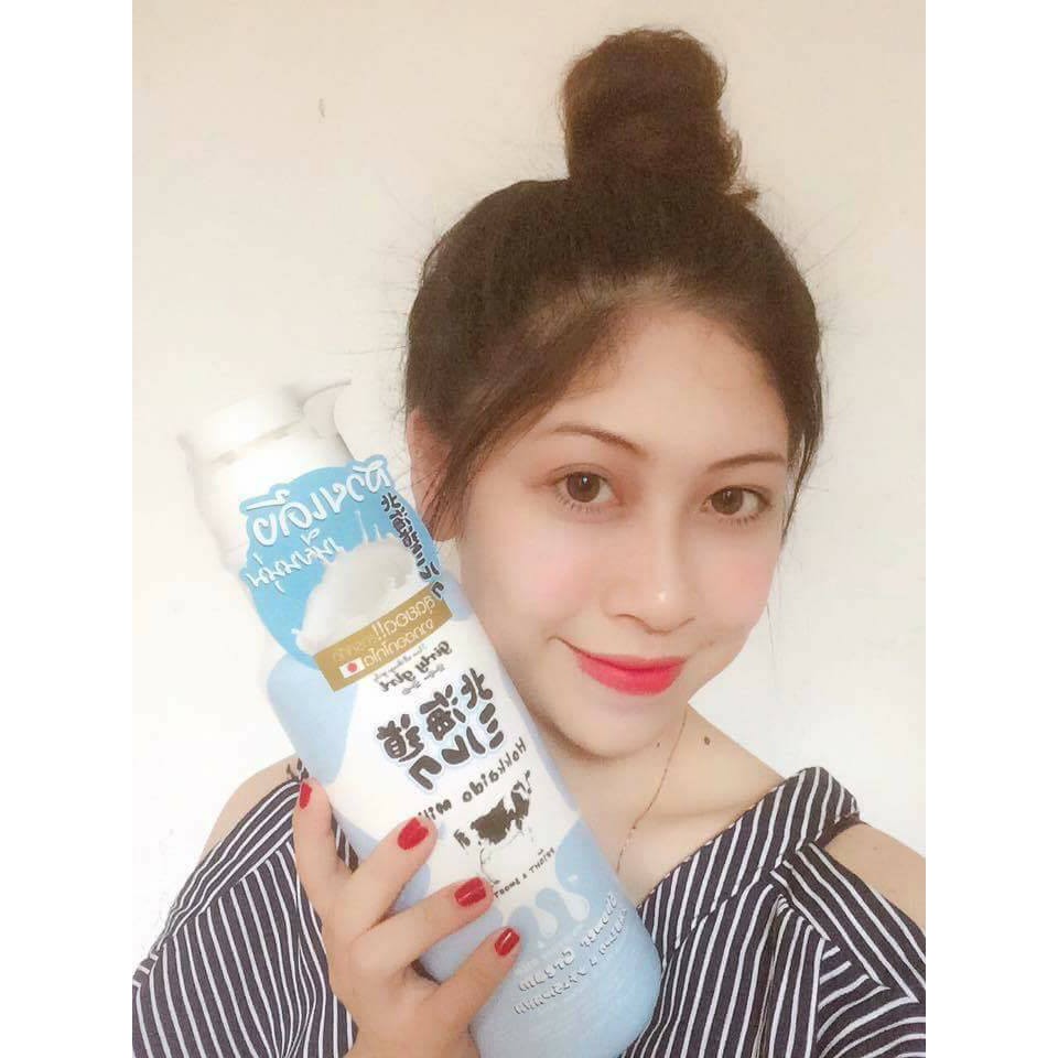 Sữa tắm Hokkaido Milk Whitening AHA Shower Cream