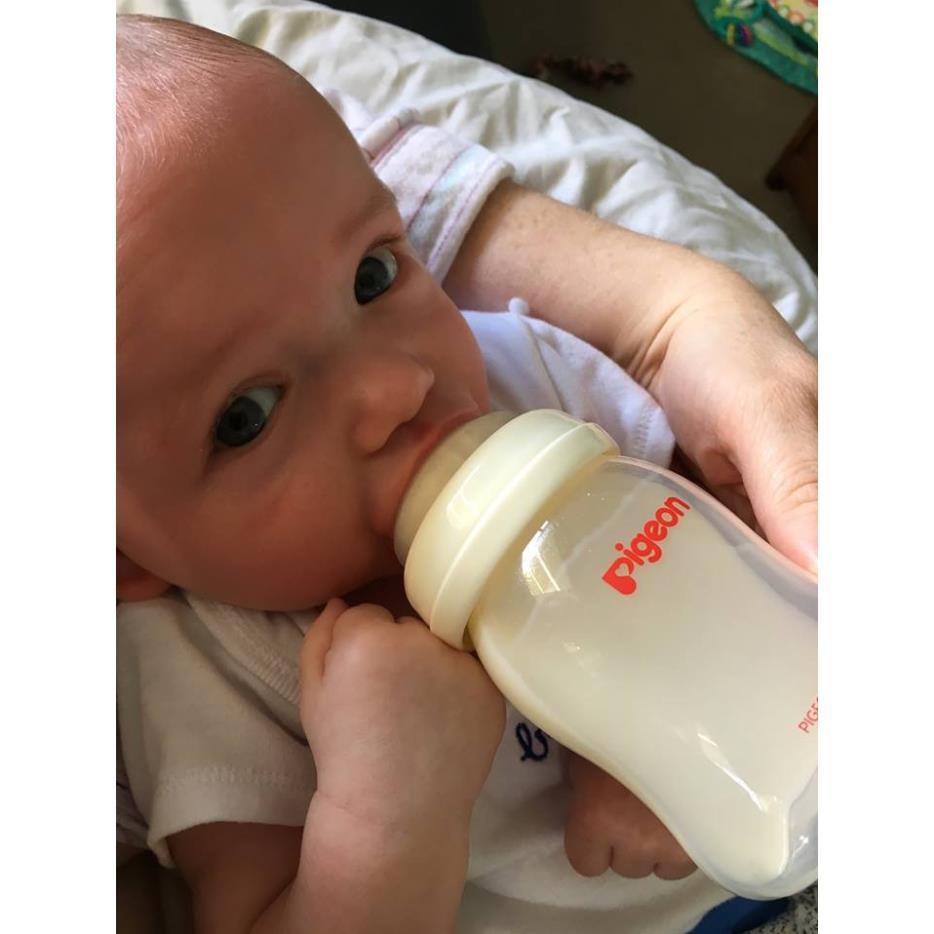 Cọ rửa bình sữa Pigeon đa năngCHÍNH HÃNG dẻo dai giúp cho mẹ dễ dàng hơn trong việc vệ sinh bình sữa.