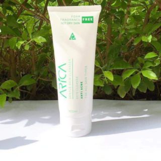 Sữa rửa mặt và xịt khoáng arica