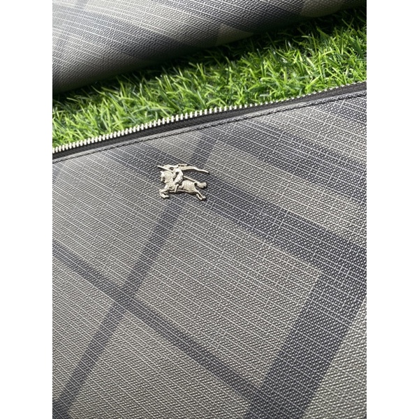 Ví cầm tay Burberry da thật