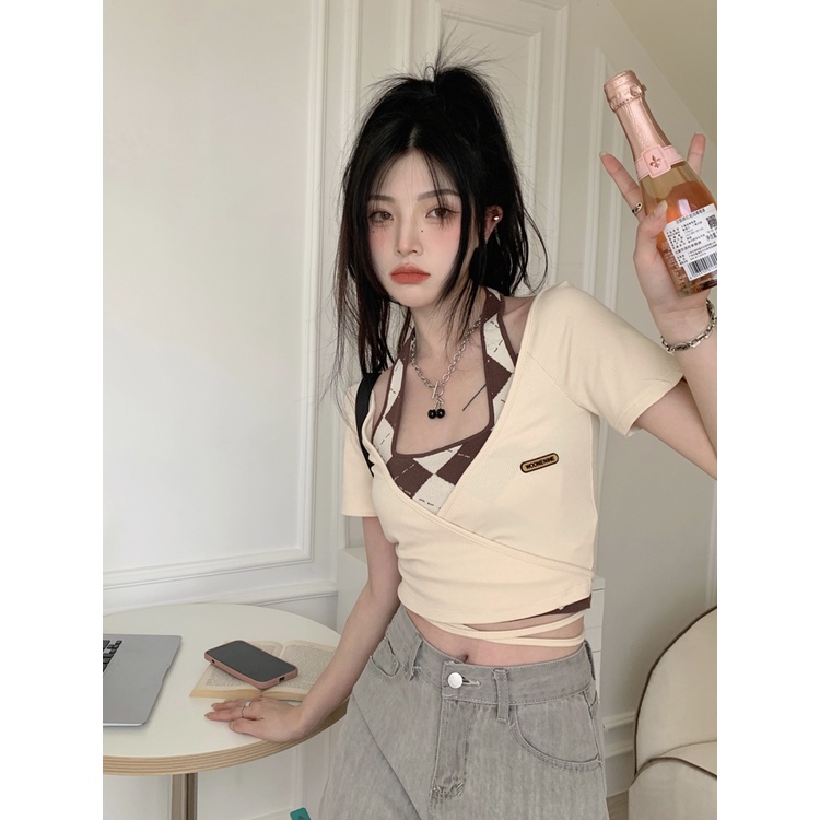 QKOOLE  Set Áo Lửng Hai Dây Cổ Chữ V + Áo Khoác Cộc Tay Họa Tiết Ca Rô Thời Trang Nữ