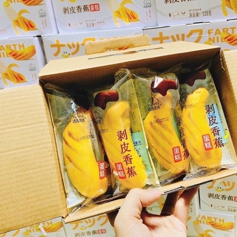 HOT- 1 cái bánh bông lan chuối lột có nhân kem cái 40gam nhiều hãng