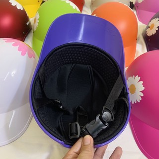 nón kết nữ tem bông cúc có khoét lỗ cột tóc