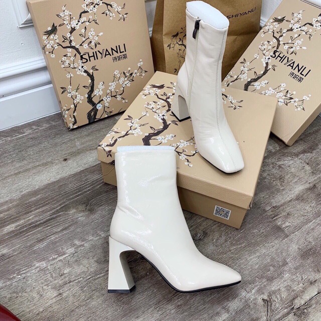 Boots da bóng cổ cao đỏ đen sữa gót cong 7cm hộp hoa đào | BigBuy360 - bigbuy360.vn