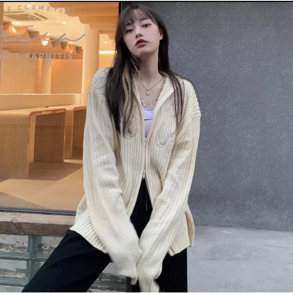 Áo khoác len đan màu be dây kéo cao cấp hoạ tiết phong cách phóng khoáng nhẹ nhàng thu đông 2021