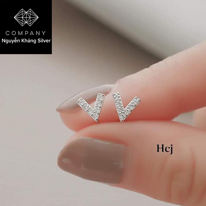 1 CHIẾC NỤ TAI BẠC HÌNH CHỮ V NHỎ XINH