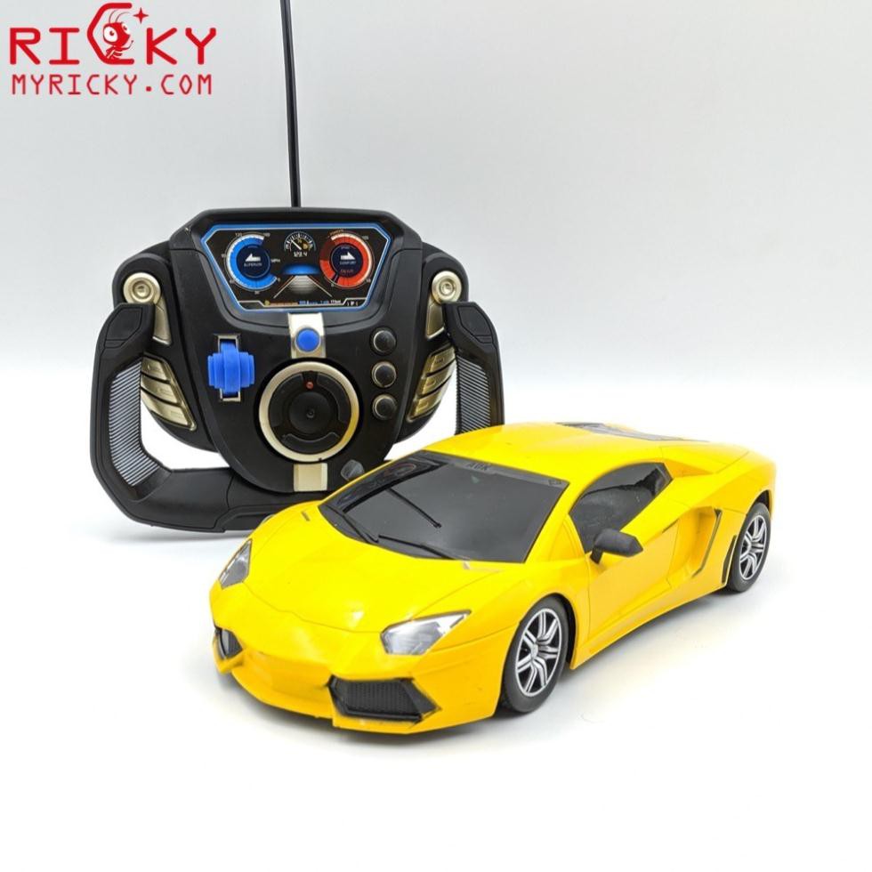 Siêu xe Lamborghini điều khiển bằng vô lăng