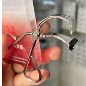 Kẹp Mi Góc Briska 212 Eyelash, Màu Đỏ Chính Hãng