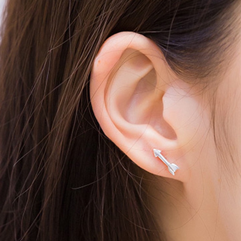 Khuyên Tai Hình Mũi Tên Một Mũi Tên Không Đối Xứng Họa Tiết Trái Tim Nhỏ
