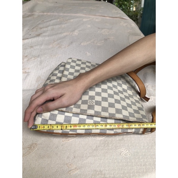 Túi chuẩn si. Túi qua sử dụng. Khách vui lòng xem hình nếu muốn biết thêm thông tin sản phẩm mời khách vô chat. Thanks .