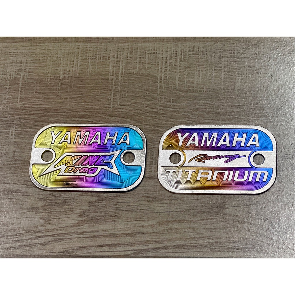 Dán Nắp Bình Dầu Titan Cho Nhiều Loại Xe