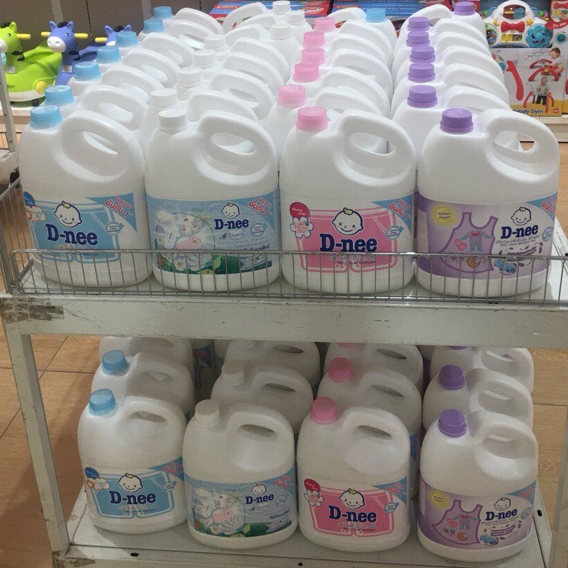 Nước giặt xả quần áo Dnee 300ml Thái Lan (màu trắng)