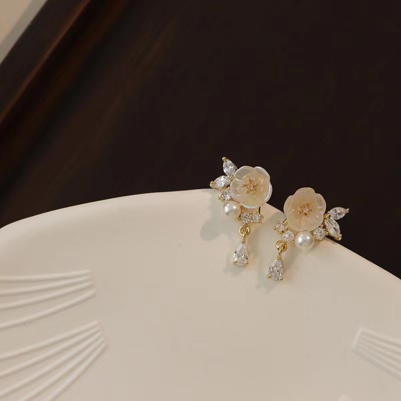 Bông Tai Hình Hoa Trà Đính Đá Zircon Phong Cách Hàn Quốc Sang Trọng Cho Nữ