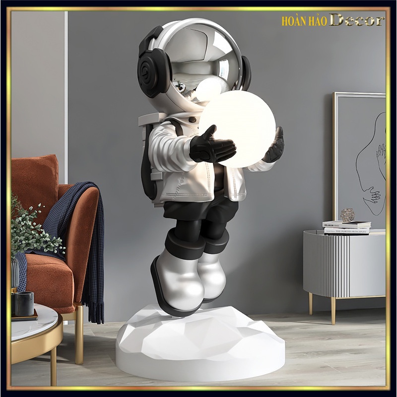 Tượng mô hình phi hành gia cao 80cm ôm đèn trang trí cực đẹp, siêu hot,quà tặng tân gia,khai trươ độc đáo và thời thượng