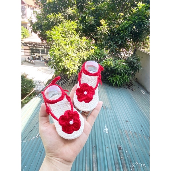 giày len hoa đỏ buộc dây cho bé gái
