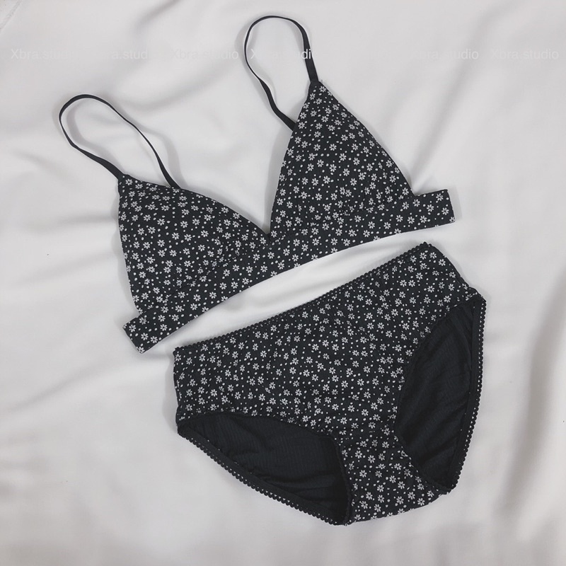 Set bralette tam giác màu đen hoa cúc nhí