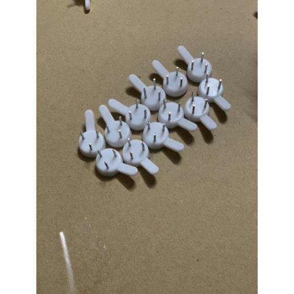 1 đinh 3 chân treo tranh