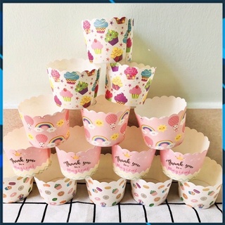 50 cái ly cupcake lớn- nhỏ.