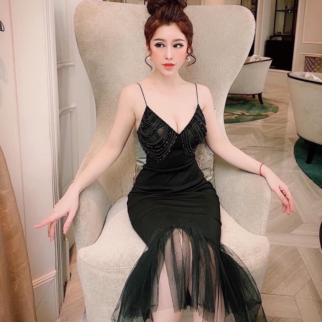Gv Đầm ôm ren đuôi cá dự tiệc