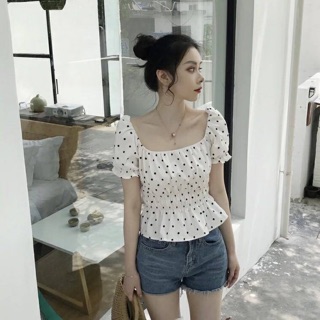 Áo kiểu cổ vuông chấm bi thanh lịch