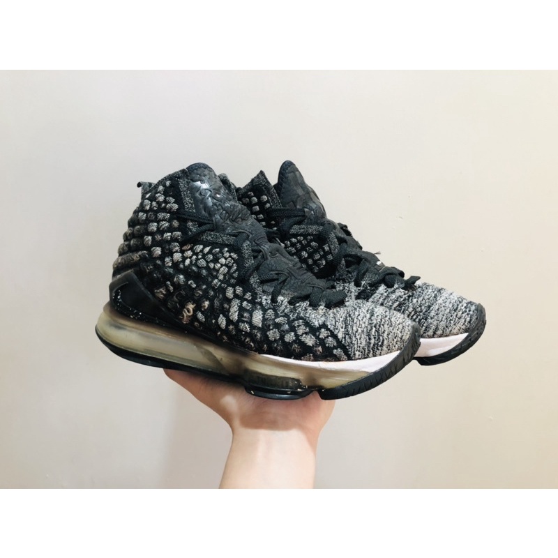 Giày Bóng Rổ Real 2Hand Lebron 17 In The Arena - Size 40